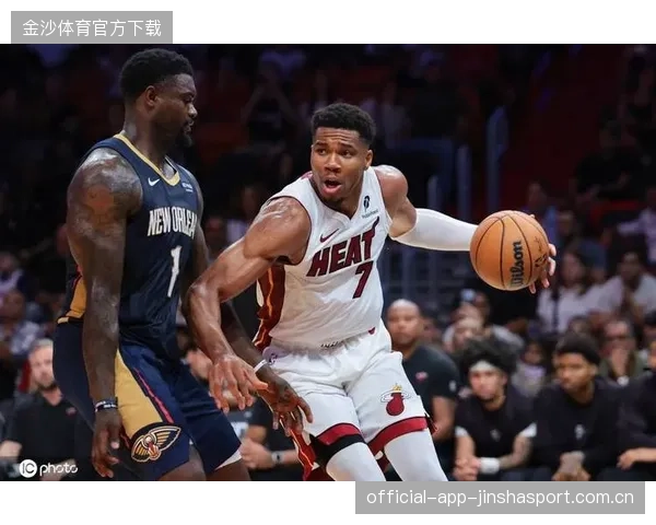 NBA热火与鹈鹕的激战：字母哥维金斯大爆发，普尔14+2的神奇之旅